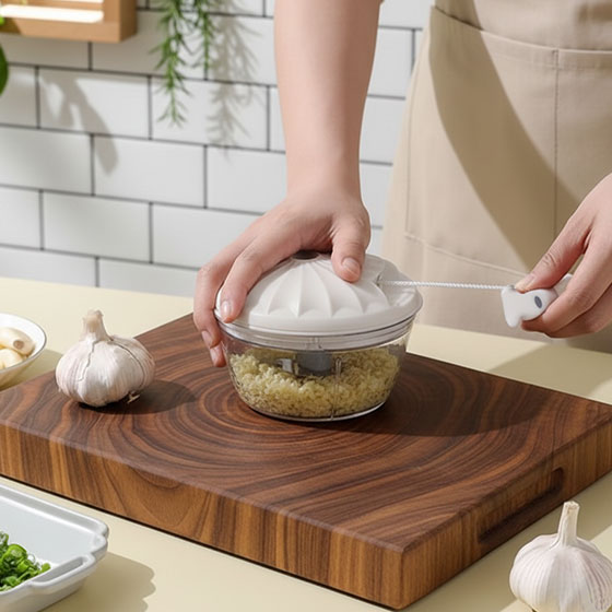 Easy Pull Garlic Chopper